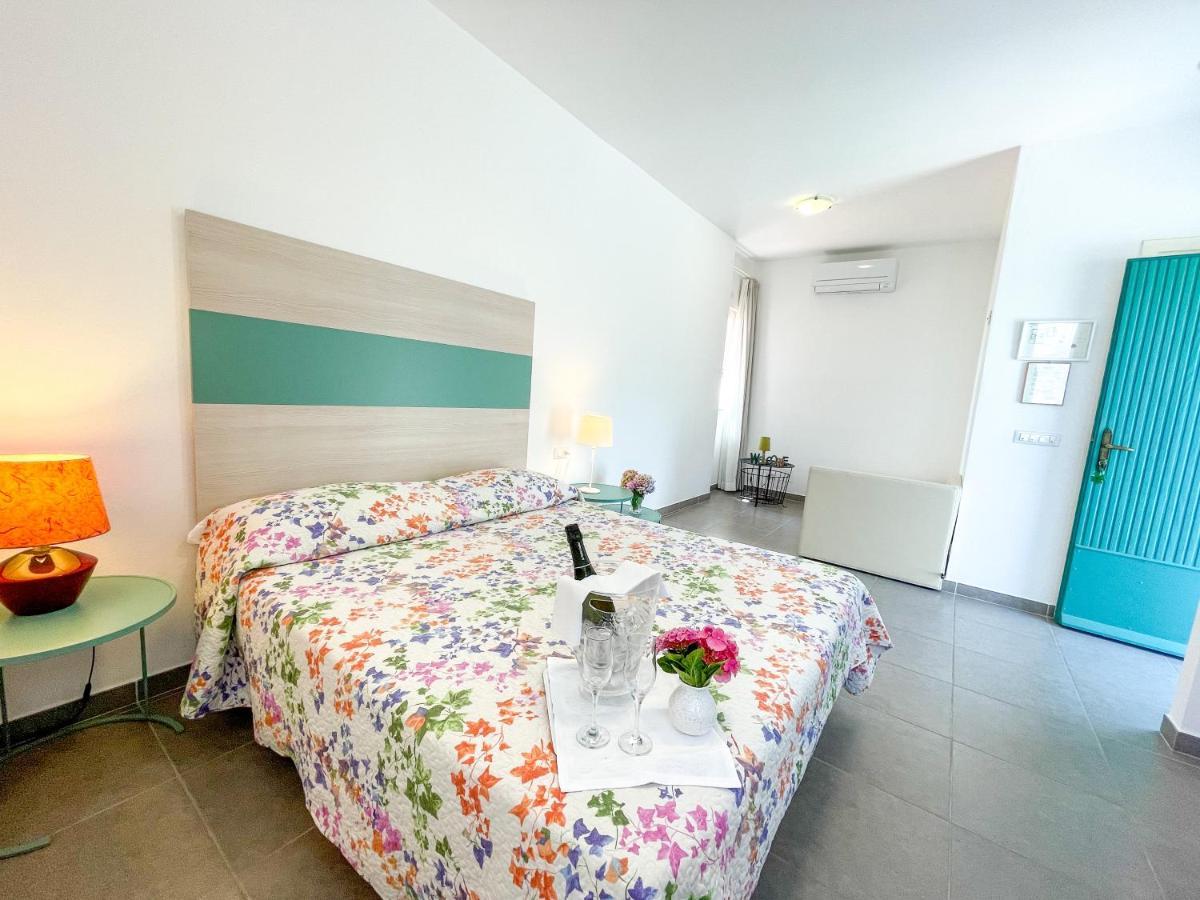 Il Capanno Hotel Pietra Ligure Exterior photo