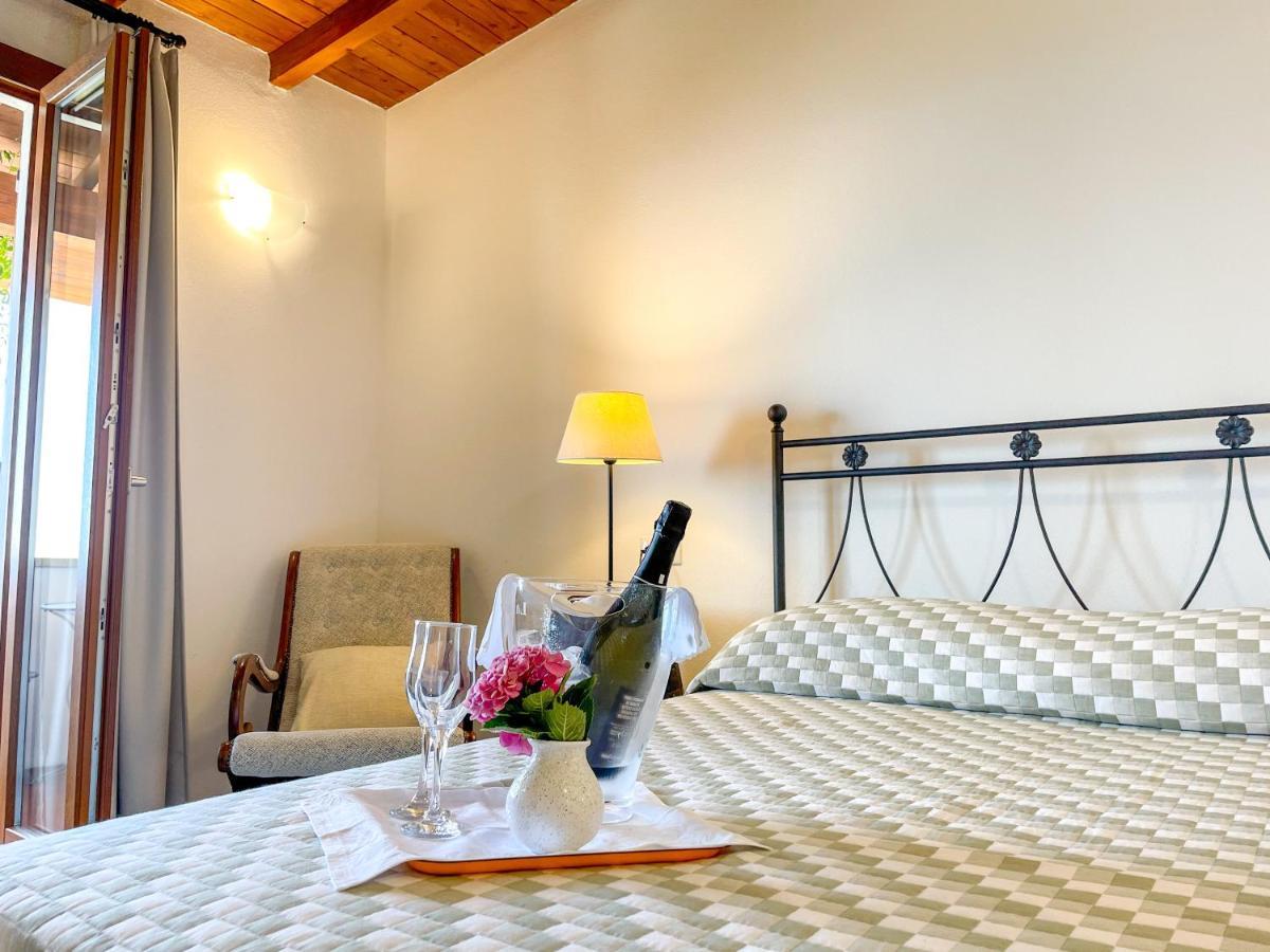 Il Capanno Hotel Pietra Ligure Exterior photo