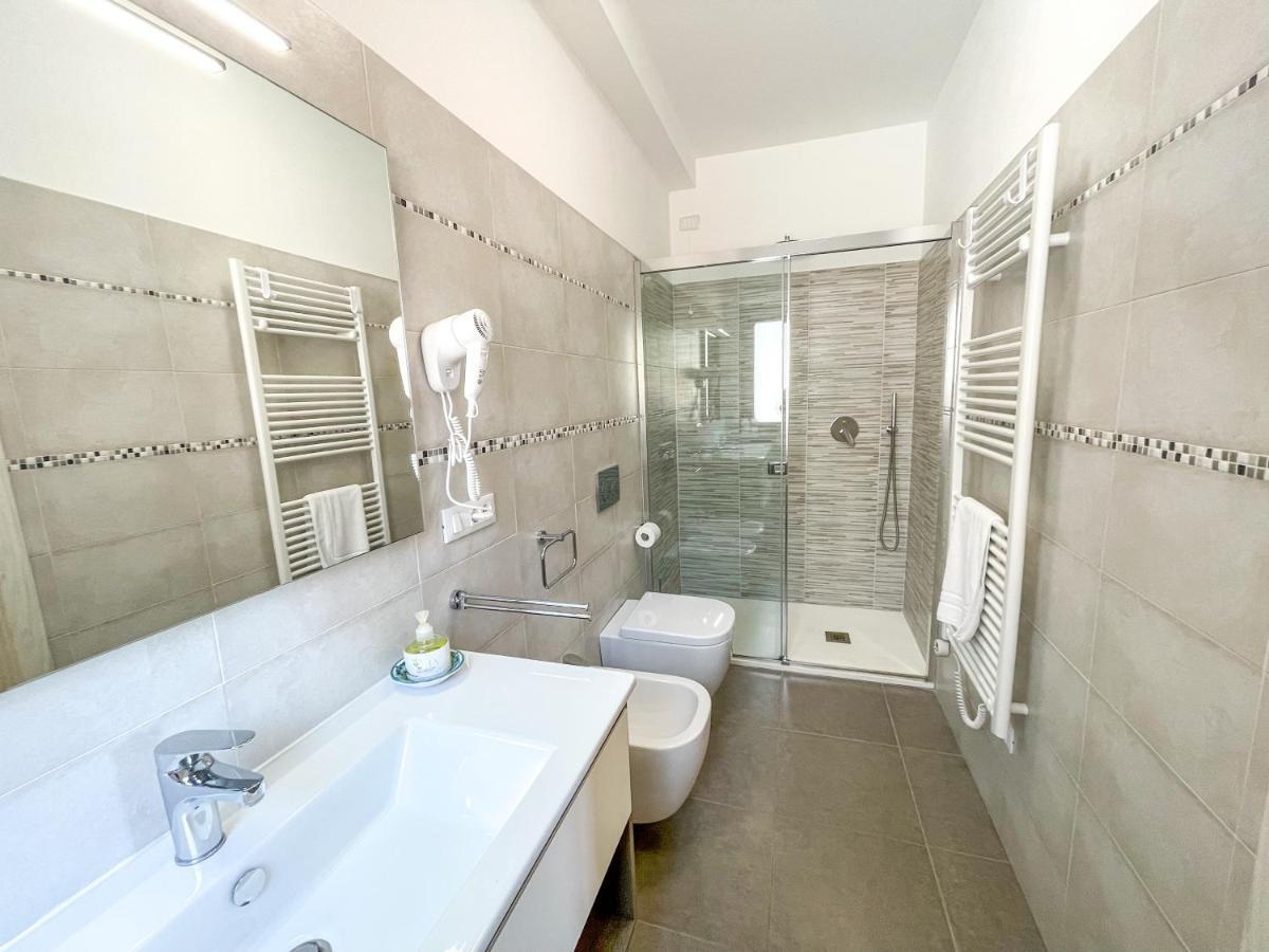 Il Capanno Hotel Pietra Ligure Exterior photo