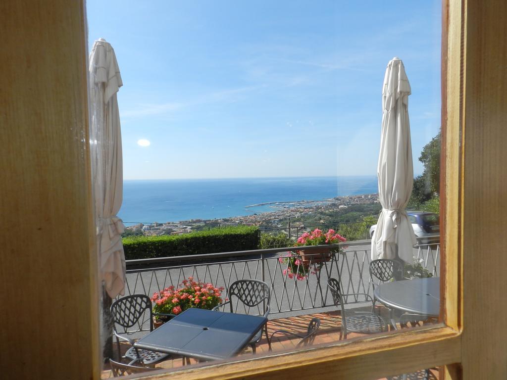 Il Capanno Hotel Pietra Ligure Exterior photo