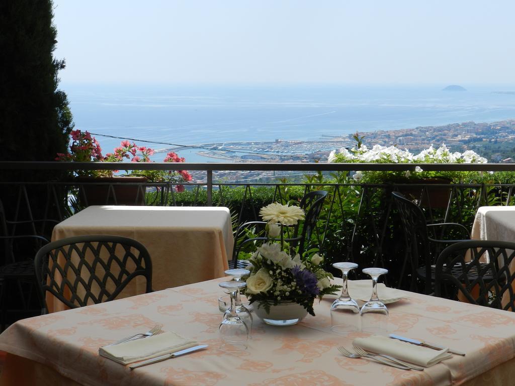 Il Capanno Hotel Pietra Ligure Exterior photo